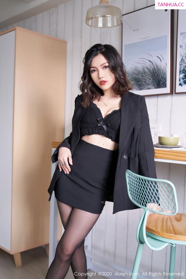 舌尖上的菊花  [XiuRen]高清写真图 2020.10.29 No.2711 舌尖上的菊花Ace第11张图片